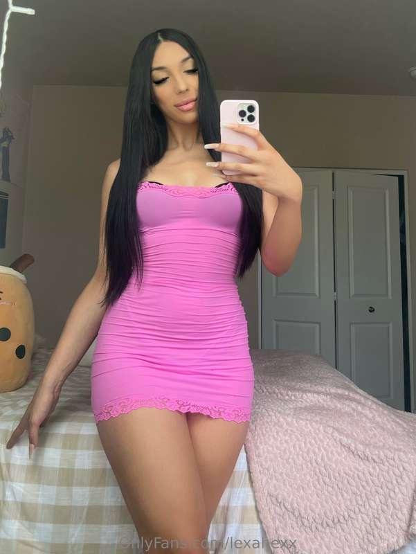 Tight, pink, and ready to ride your thoughts all day 💕