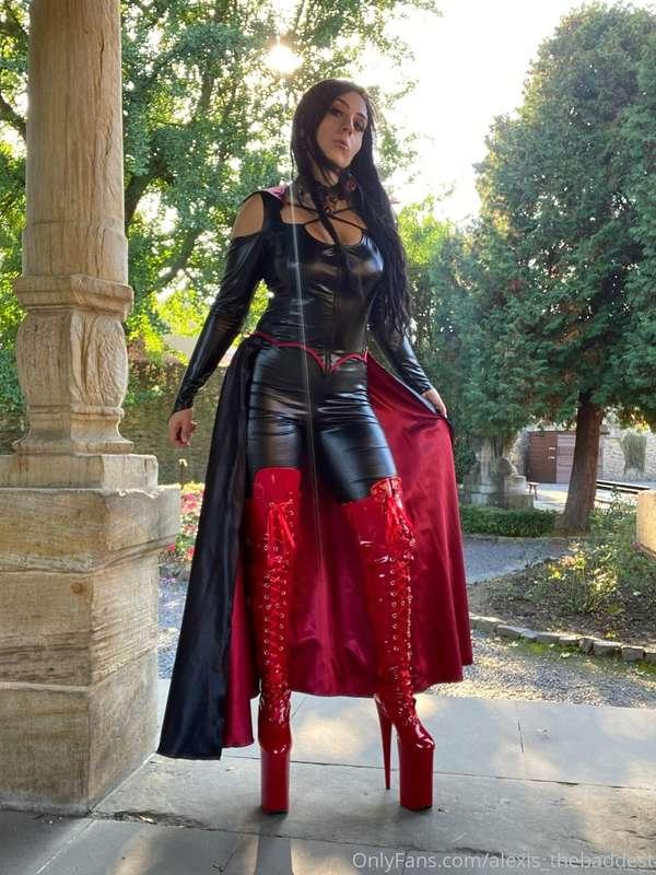 Today is Halloween 🎃🧛‍♀️
Let’s enjoy it together 💰

Tip your..