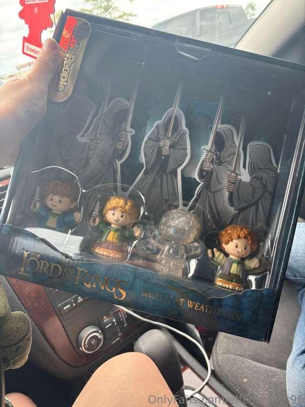 I FOUND SOME OF THE LOTR LITTLEPEOPLE SET AAAHHH
