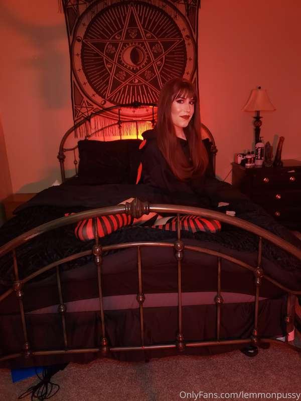 It seems you've got a little devil in your bed 😈😜