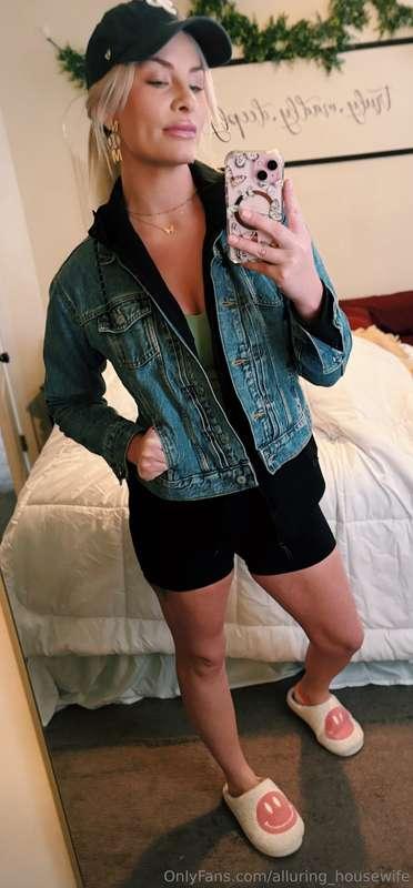 I'm the type of girl that you'd wanna take to your momma's h..