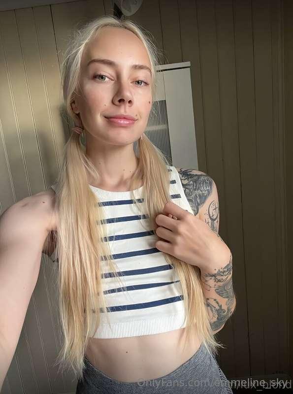 😍😍 Hot blonde @lux_blond 💥 is bored right now, 😒 if you mana..