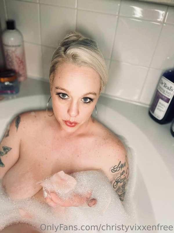 Would you join me in the bath baby?! 🛁 I could really use a ..