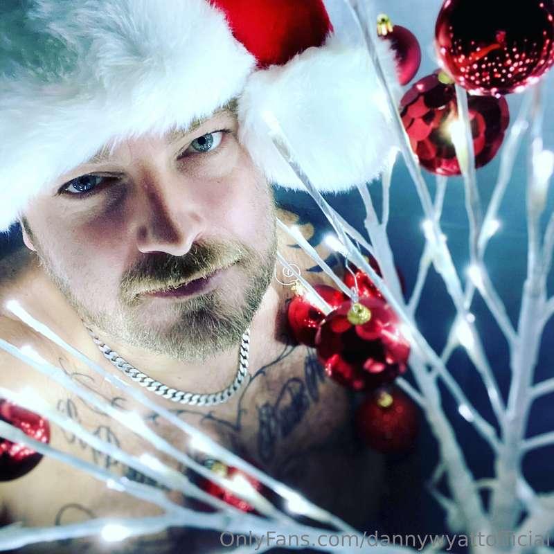 Merry Christmas Everybody! 

Hope you all have a an amazing ..
