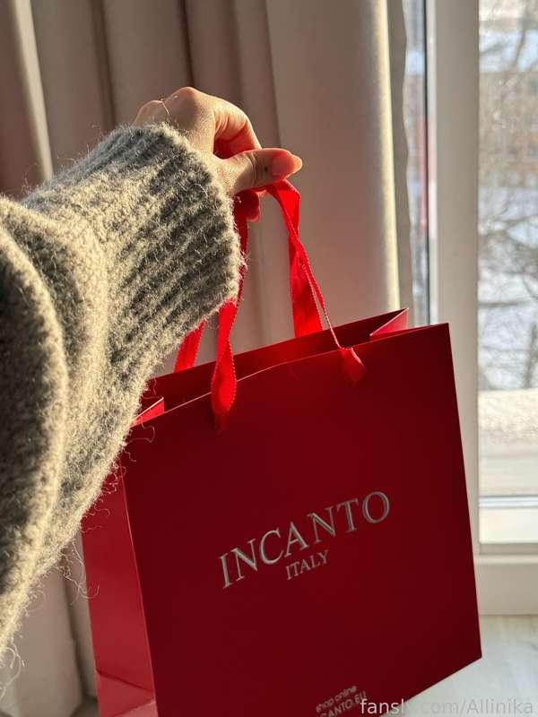 I'm already receiving gifts for Christmas🥰
I'll show you what it looks like tonight😍

You can also give me a gift by donation😘💋
I will be very pleased❤️