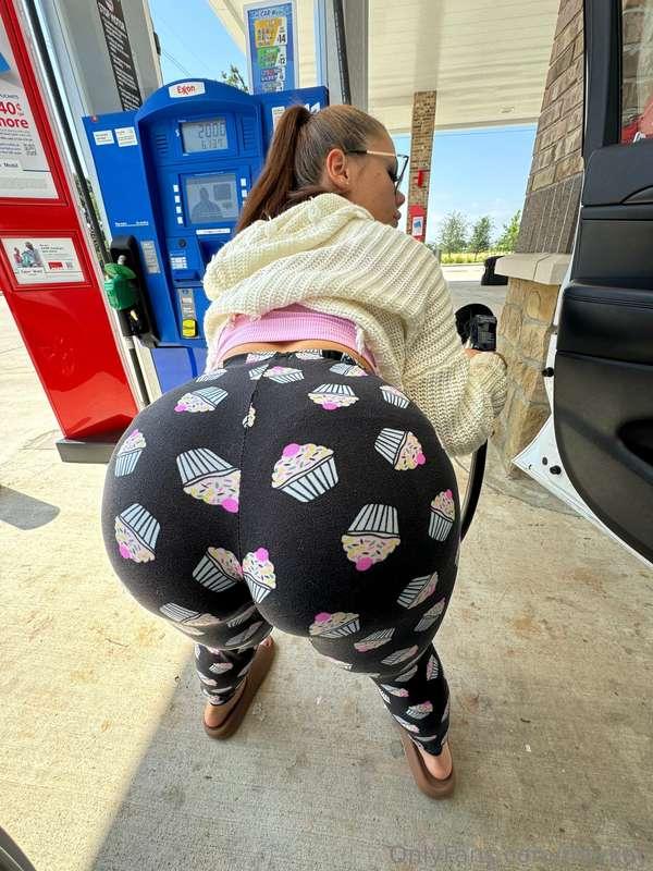 Fill my gas and my ass after :)