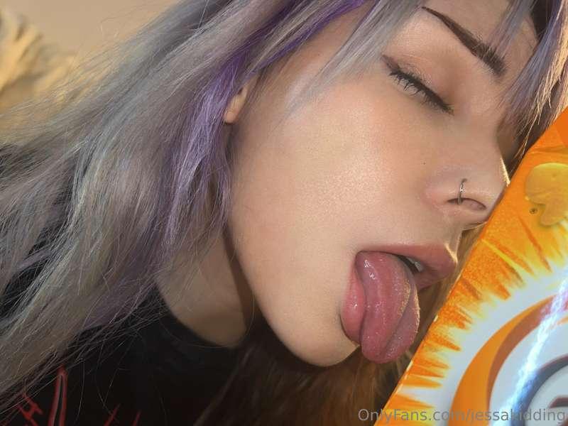 I fucking love goldfish