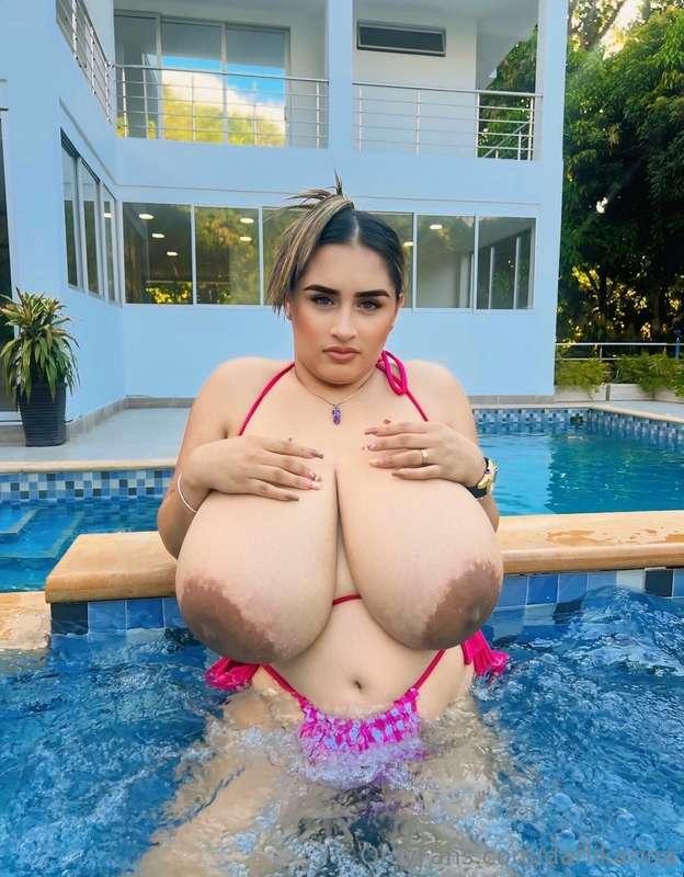 ***My tits feel so FREE in the pool 🫦💦***
