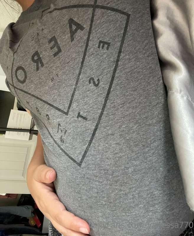 Tits and belly action 🤰🏽 3 photos for 10 😱!