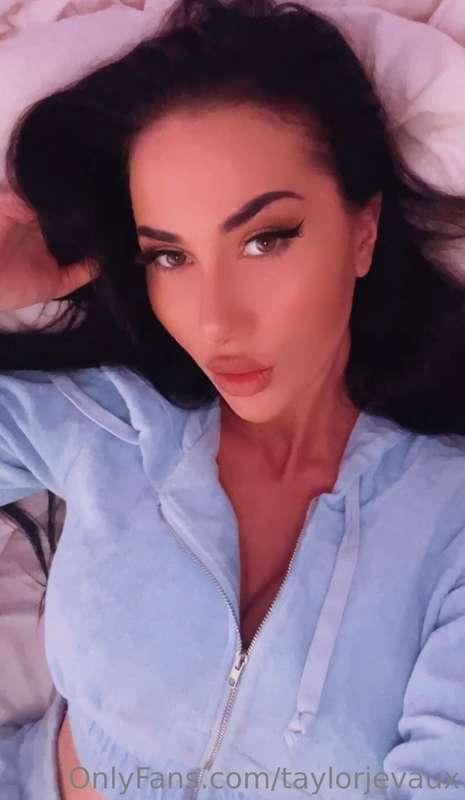 cuddles anyone? 🥰