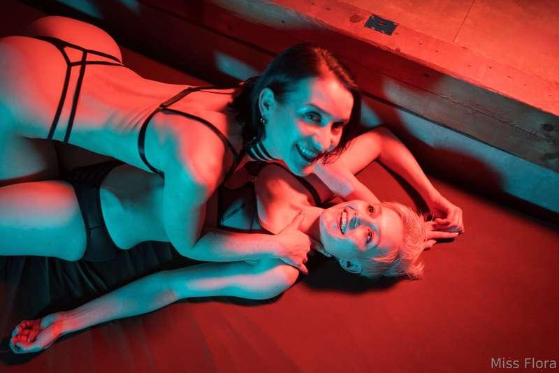 Enjoy one part of this picture set with my sub girl @berling..