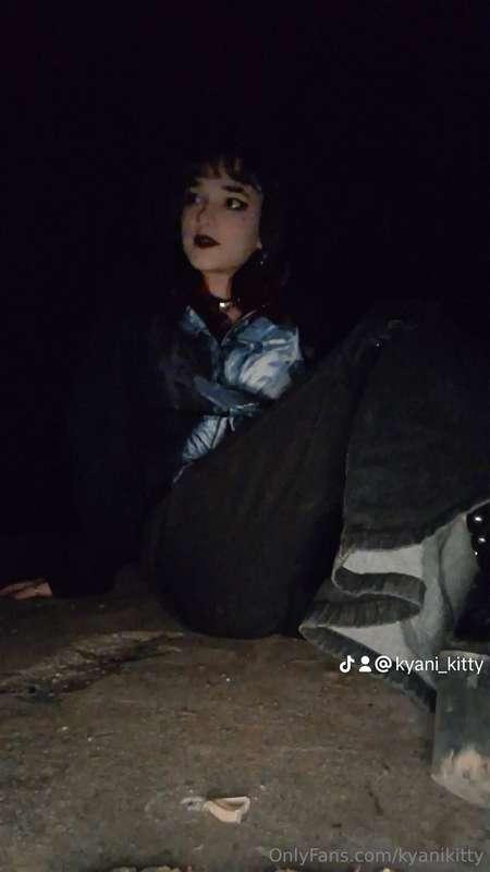 Wanna come join me by the fire🥰