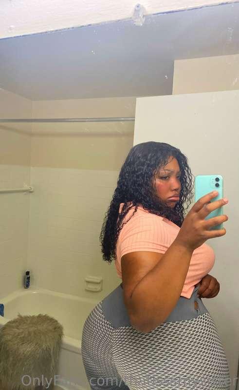 Can I please see it🍆? Want a video dick rate just sent a tip..