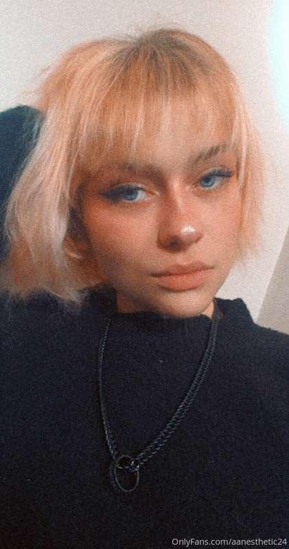 Did my makeup the other day in a very simple way to just mak..