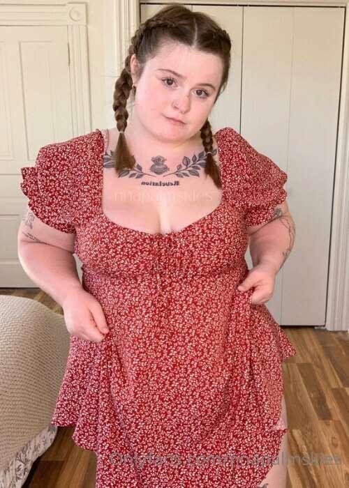 This sun dress begs for you to breed me