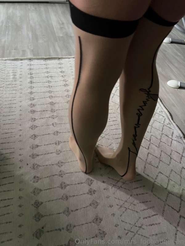 mrs_footjobqueen image #17