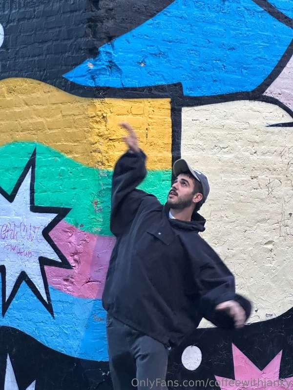 love how every wall of graffiti art is unique!