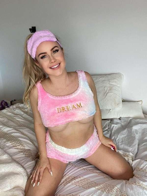 Do you like my underboob??❤️