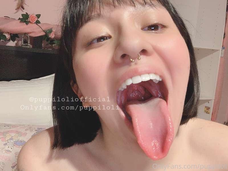 Who wants to play with my tongue ;) some lewd tongue photos ..