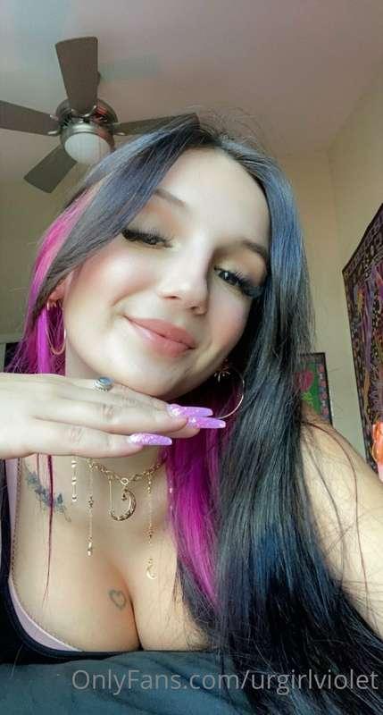 Sunday feels: calm, cozy, and content 🖤