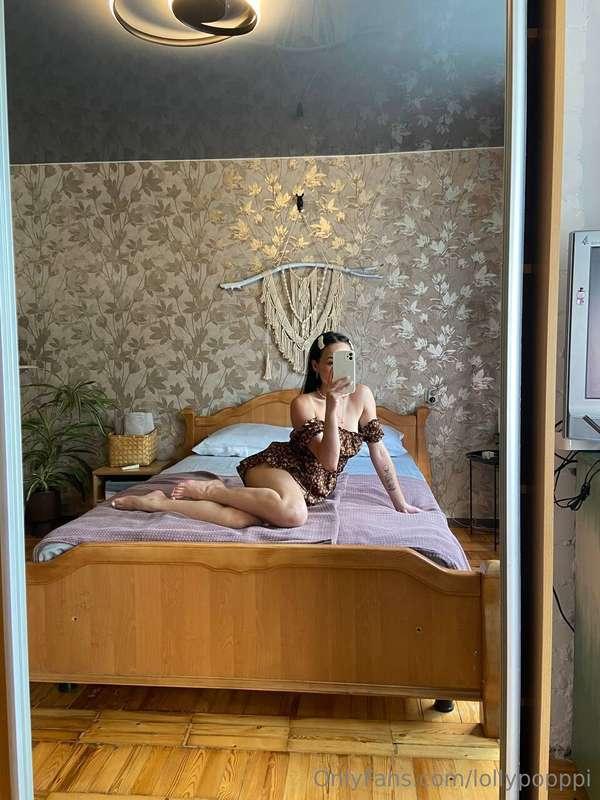 Would you break my bed with me, baby?🙈🙈🙈