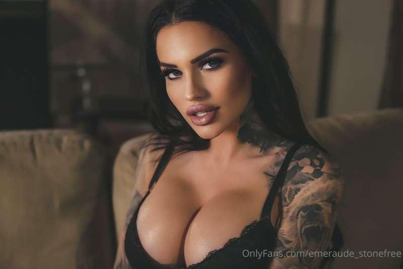 Follow my main account for exclusive uncensored content 😏😈👅👉..