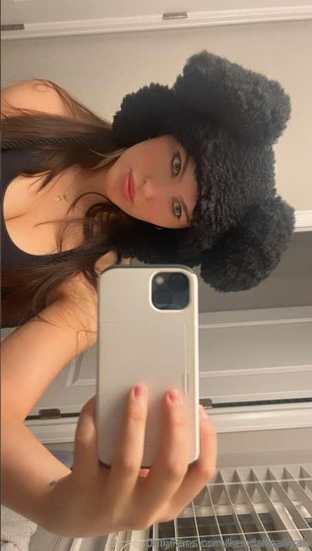 Cozy 🧸 keep me company in the DM's!