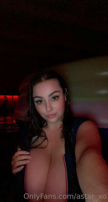 Late night swimsss😏❤️‍🔥

Come get wet with me xxx