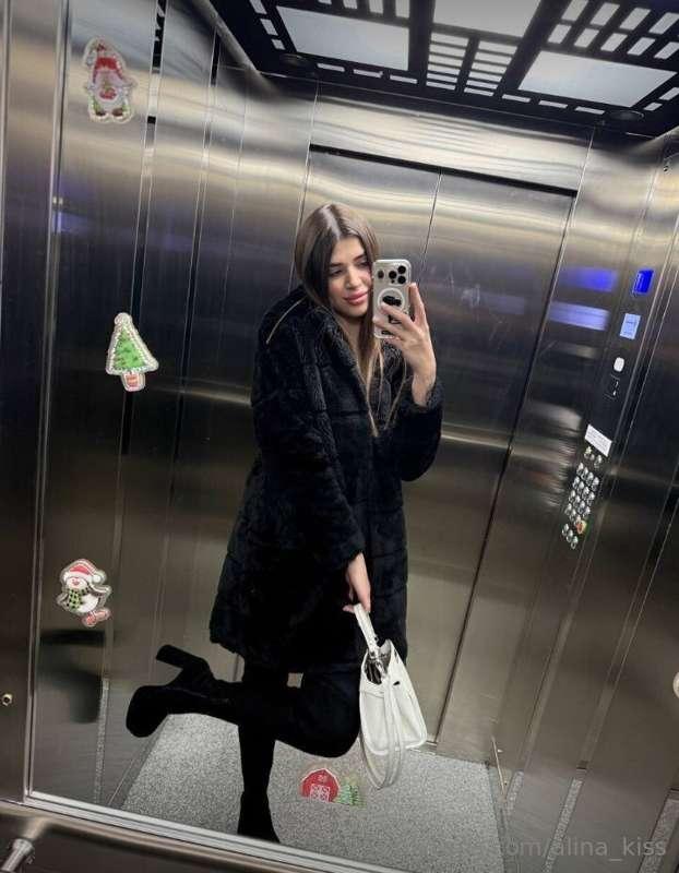 When even the elevator knows that I'm on top today. 😉✨ A fur..
