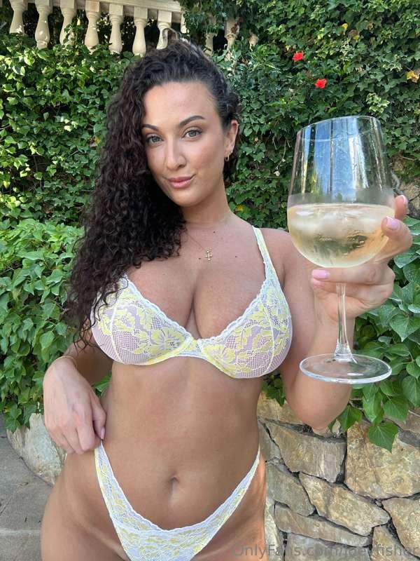 Cheers to the weekend 🥂