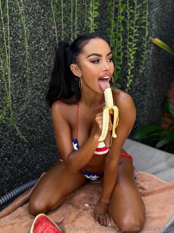 let’s just say i’m very skilled with my mouth…wanna see?? DM..