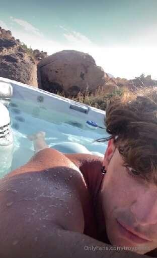 so tell me… you think this pool’s the wettest thing here? 😏 ..