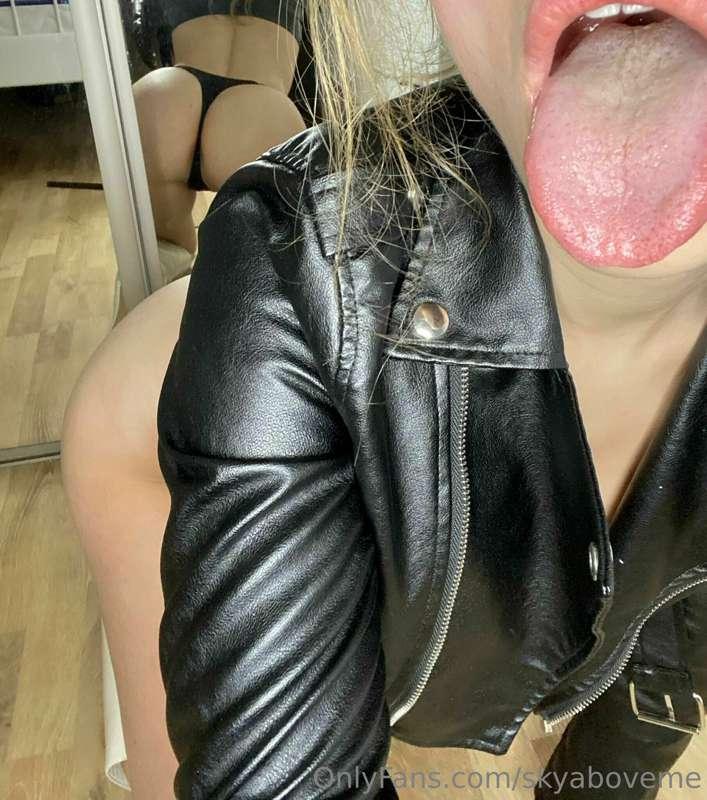 ASS OR TONGUE? OR BOTH xD <3