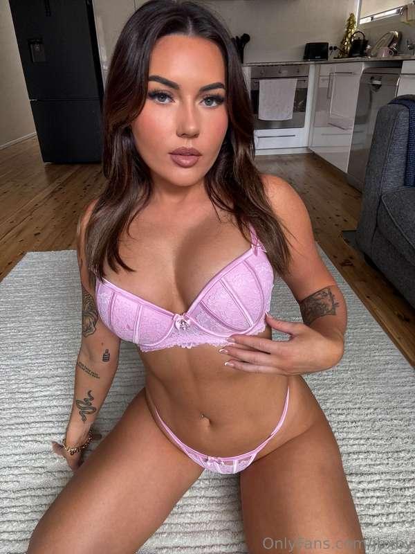 pretty pink set and cheeky bundle coming your way 🎀🎀🎀