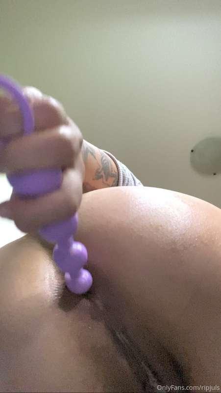 Did you see the video bundle of me stretching my asshole? Ti..
