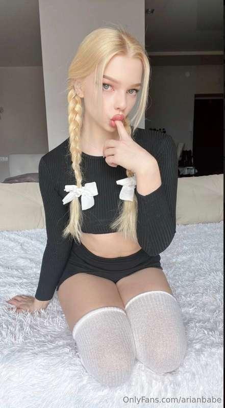 𝐅𝐑𝐄𝐄𝐄 𝐒𝐔𝐁𝐒𝐂𝐑𝐈𝐏𝐓𝐈𝐎𝐍😍This juicy hot student @vikki_white has a..