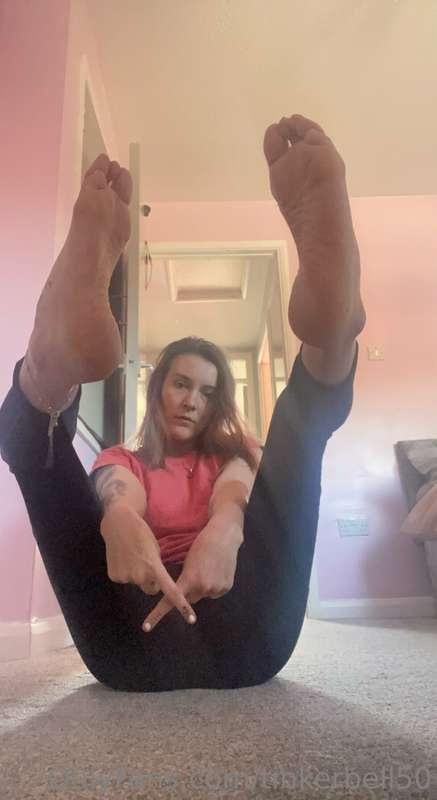 Foot fetish queen