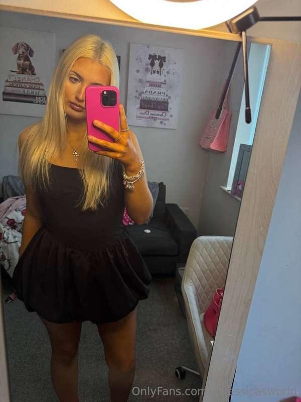 Do you like my new outfit? 💋