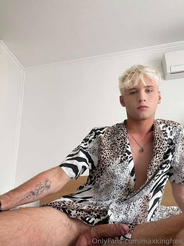 Catch a glimpse of this y0ung, blonde heartthrob with a char..