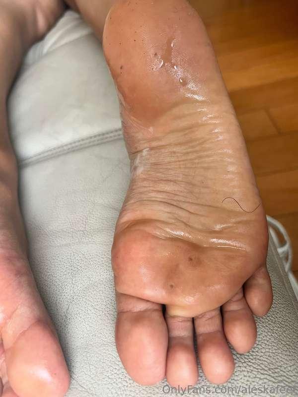 Dirty feet with cum 🥵🥵