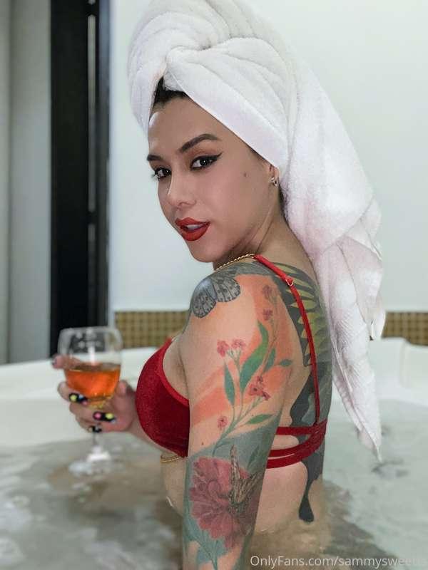 i just fucked a guy! 🍷🤤😈
