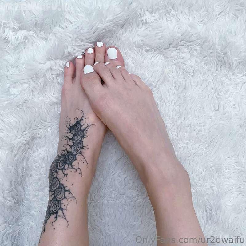 JUST GOT A PEDICURE who wanna succ