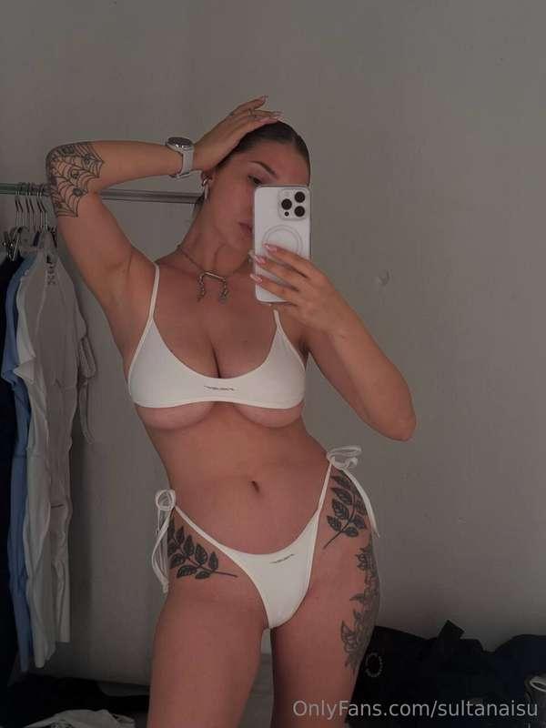 1 or 2? be honest 💋