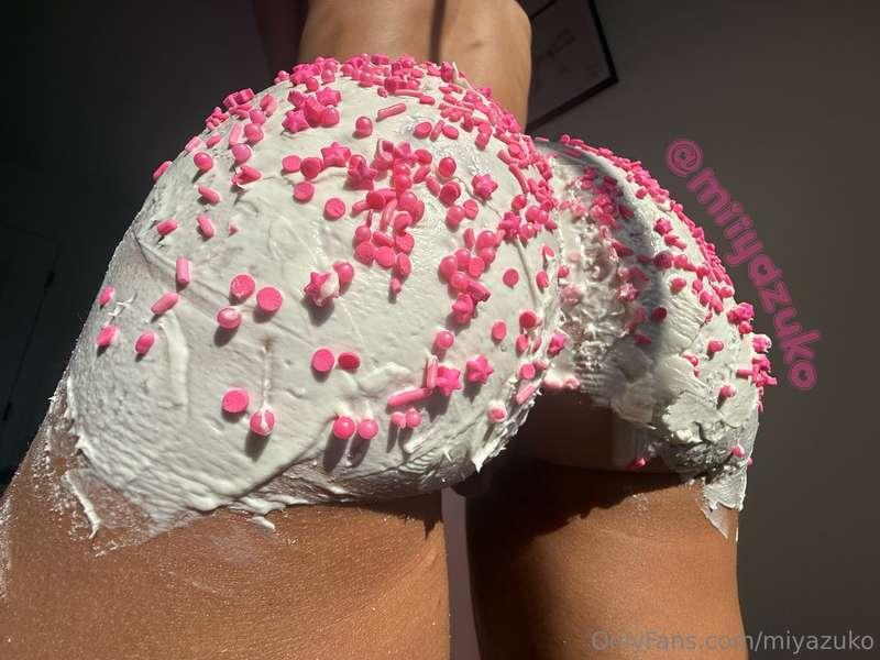 just a lil cake drop lol.. full vid in my DM 🎂