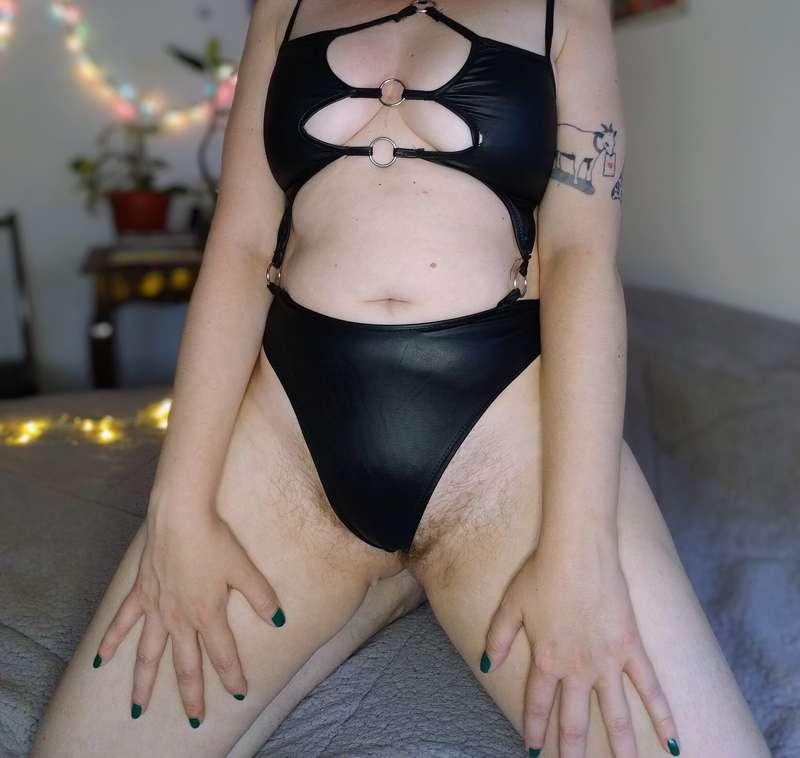 Tempted, right? I know you 😈 https://onlyfans.com/lanahairys..