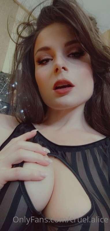 I am really horny right now. Wanna play?