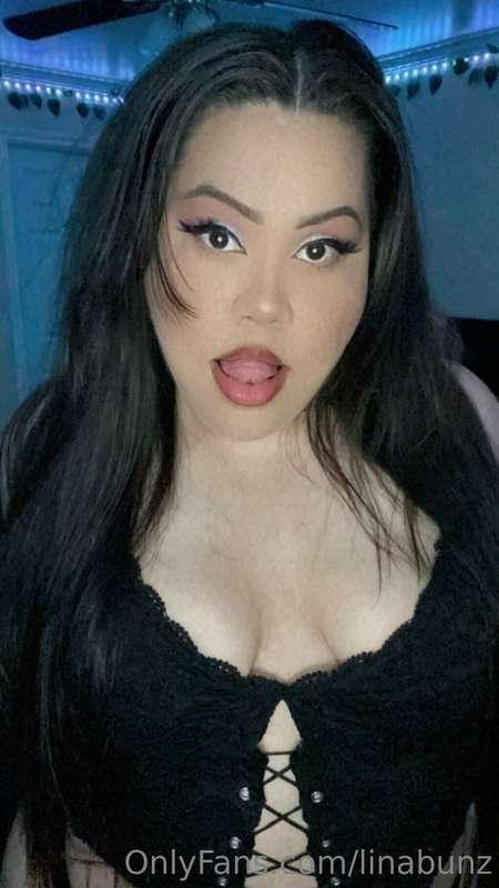 Play with my Nipples