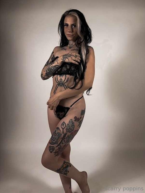 would you agree that this goth girl looks good on you ? 💜🥀