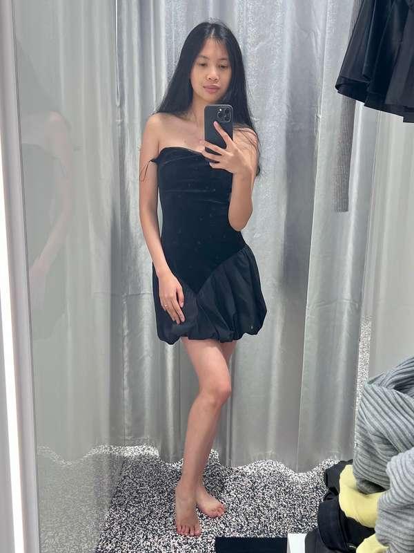 Bin grad Kleider am anprobiern… eins enger als das andre, St..