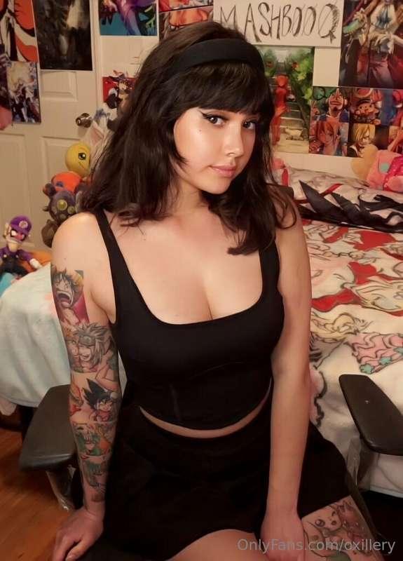 do you want a cute goth girl to be toxic to you? Let’s fight..